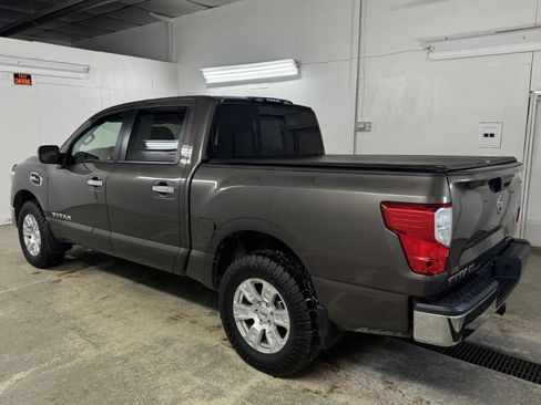Used 2017 Nissan Titan SV image 7