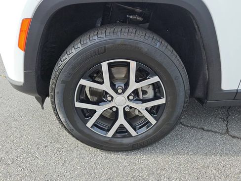 Used 2025 Jeep Grand Cherokee L Limited AWD/4WD image 9