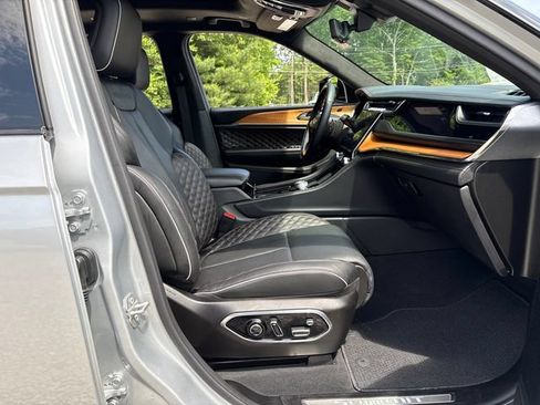 Certified 2025 Jeep Grand Cherokee L Summit AWD/4WD image 18