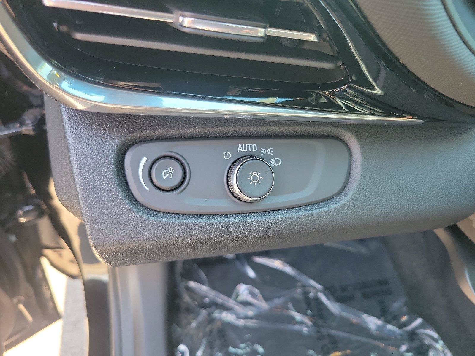 Used 2025 Buick Envista Sport Touring w/ Experience Buick Package FWD image 19