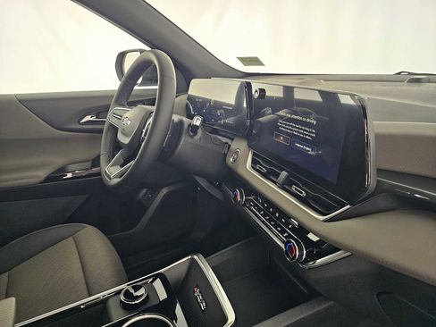 New 2026 Chevrolet Equinox LT w/ Convenience Package II FWD image 11