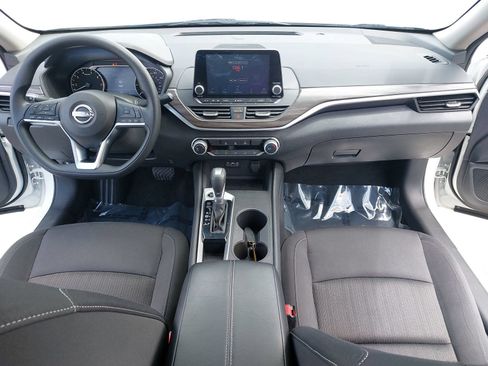 Used 2025 Nissan Altima 2.5 SV FWD image 9