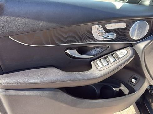Used 2018 Mercedes-Benz GLC 300 4MATIC image 20