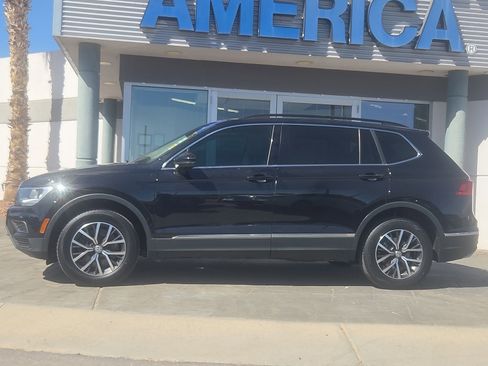 Used 2020 Volkswagen Tiguan SE w/ Panoramic Sunroof Package FWD image 3