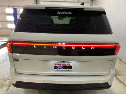 Used 2026 Lincoln Navigator L Reserve AWD/4WD image 14