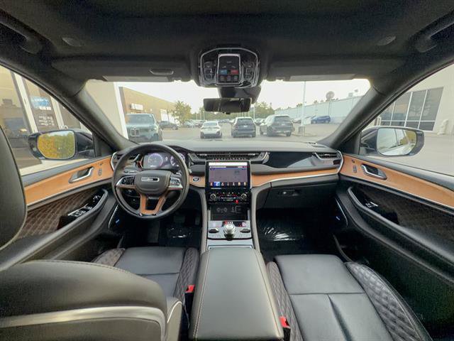 Used 2023 Jeep Grand Cherokee L Summit AWD/4WD image 14