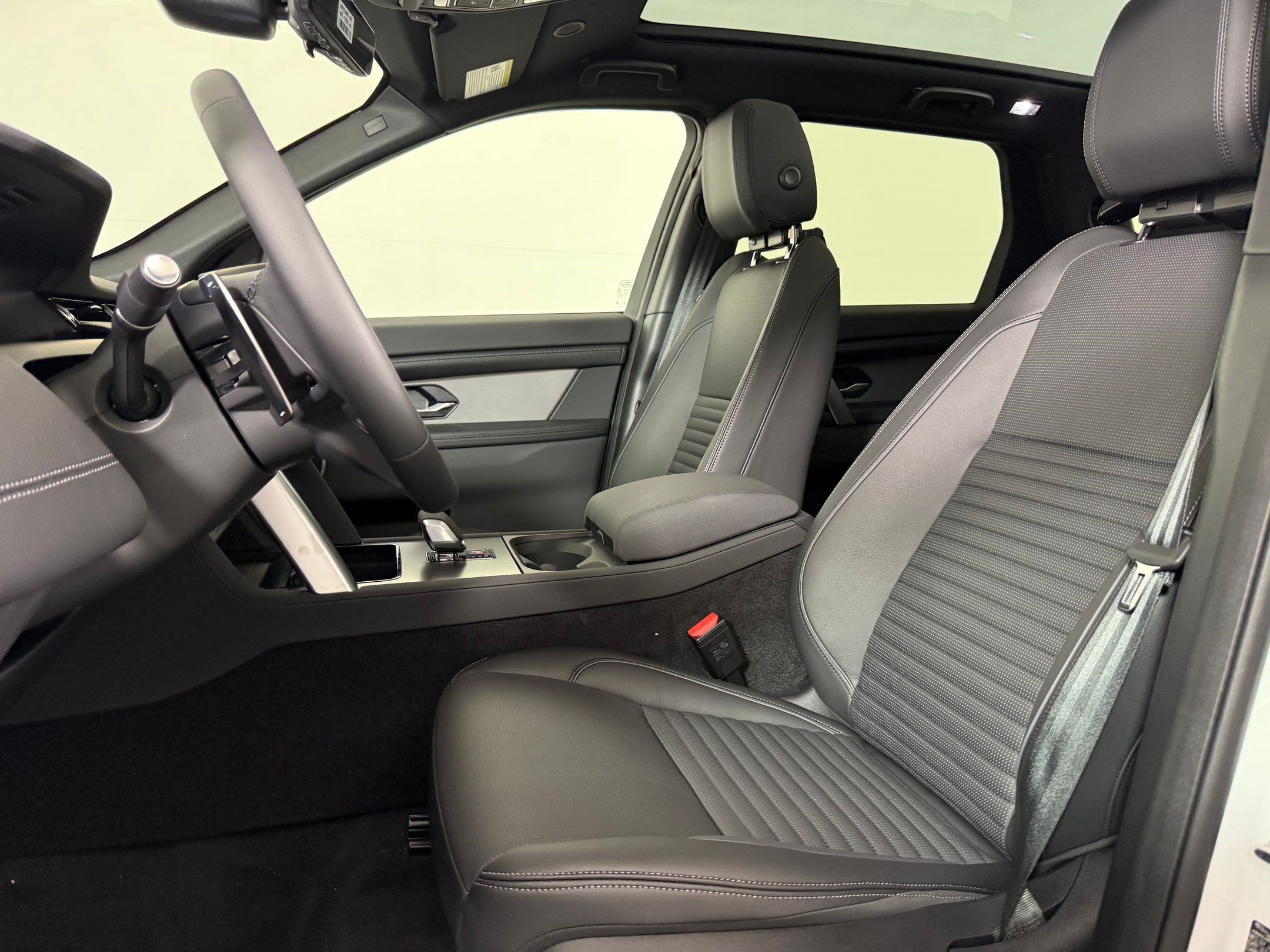 New 2026 Land Rover Discovery Sport Landmark AWD/4WD image 5