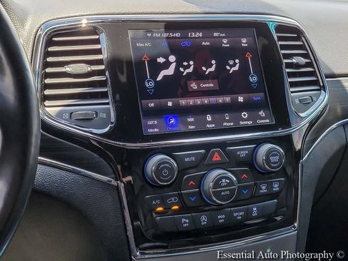 Used 2020 Jeep Grand Cherokee Limited AWD/4WD image 22