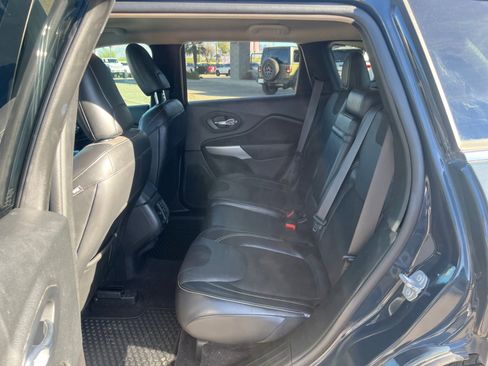 Used 2018 Jeep Cherokee Latitude Plus image 17