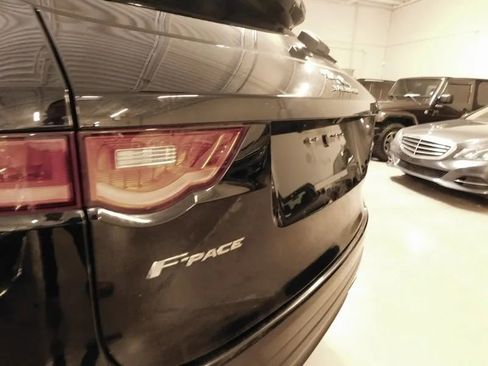 Used 2017 Jaguar F-PACE Prestige image 21