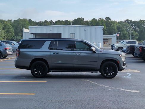 Used 2021 Chevrolet Suburban Z71 w/ Z71 Signature Package AWD/4WD image 7