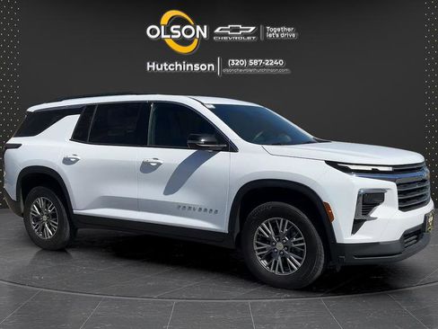 Used 2025 Chevrolet Traverse LT image 5