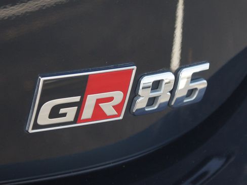 Used 2023 Toyota GR86 RWD image 16