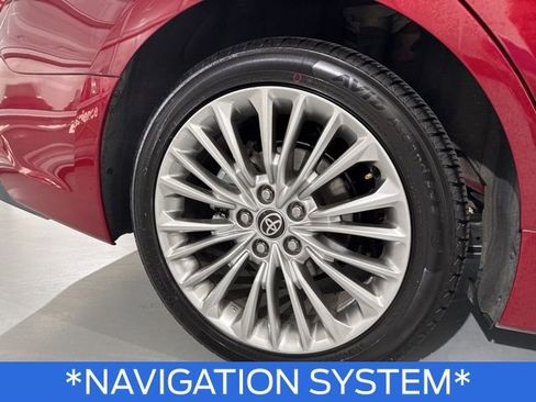 Used 2021 Toyota Avalon Limited image 11