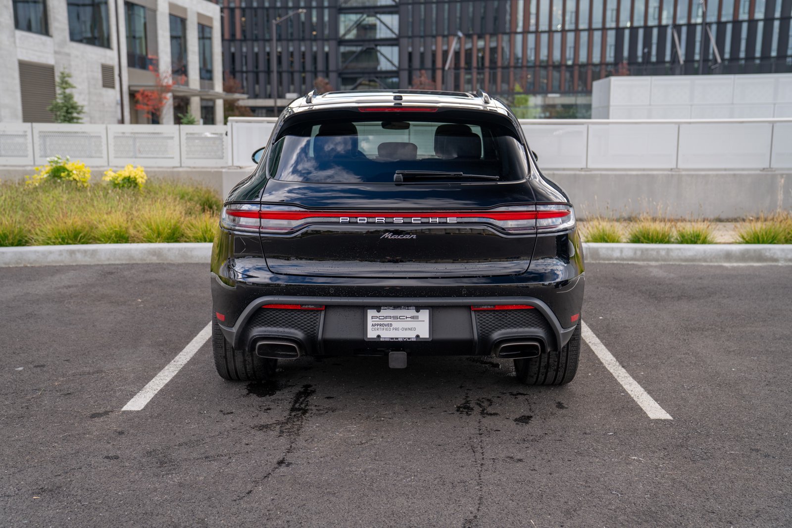Certified 2026 Porsche Macan AWD/4WD image 7