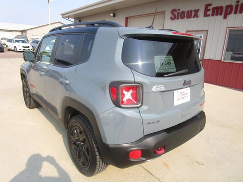 Used 2018 Jeep Renegade Trailhawk w/ Cold Weather Group II AWD/4WD image 9