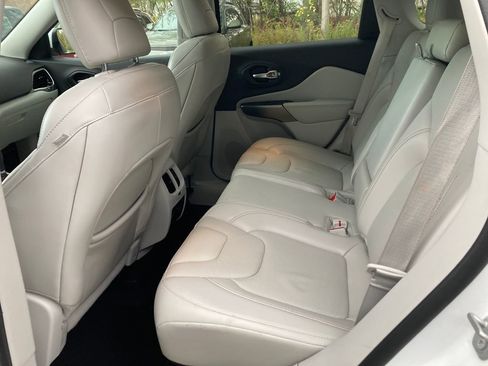 Used 2021 Jeep Cherokee Limited image 29