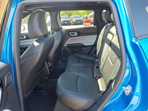 Used 2025 Jeep Compass Limited w/ Sun & Sound Group AWD/4WD image 12