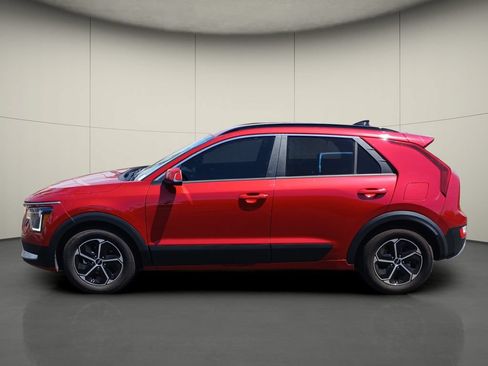 Used 2023 Kia Niro EX FWD image 4