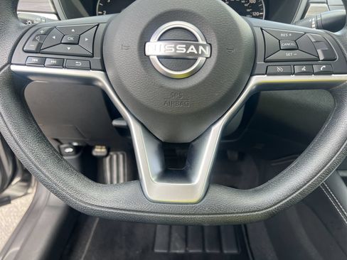 Certified 2023 Nissan Altima 2.5 SV FWD image 9