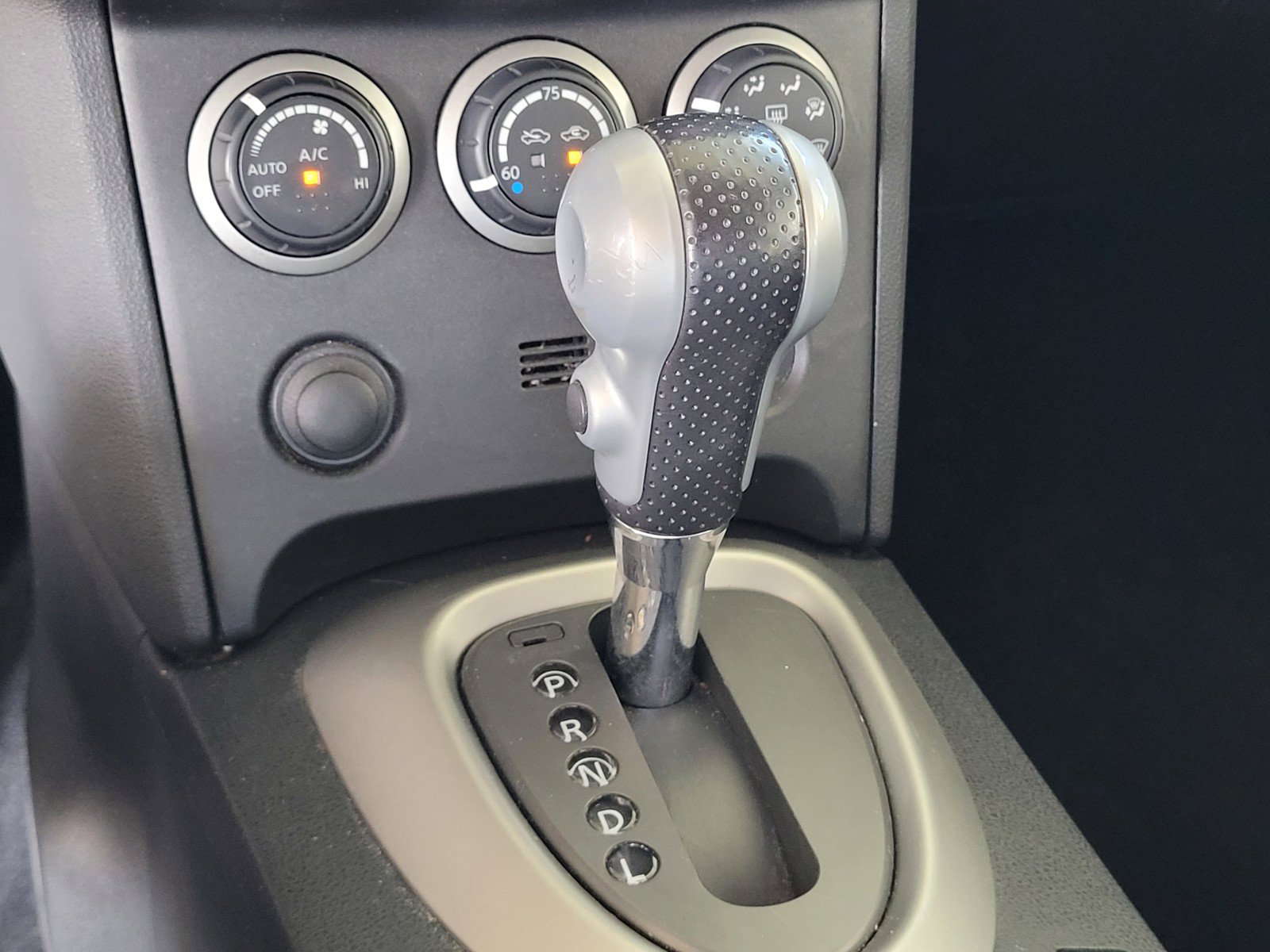 Used 2012 Nissan Rogue SL AWD/4WD image 15