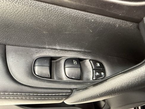 Used 2020 Nissan Rogue Sport S image 9