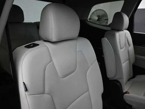 Used 2025 Kia Telluride S FWD image 40