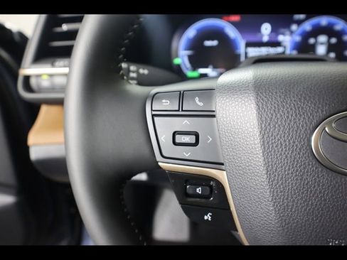 Used 2026 Toyota Crown Limited w/ Advanced Technology Package image 28