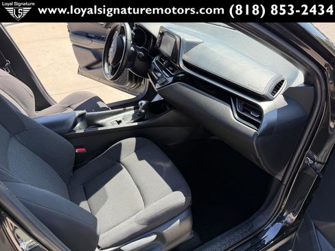 Used 2018 Toyota C-HR XLE FWD image 34