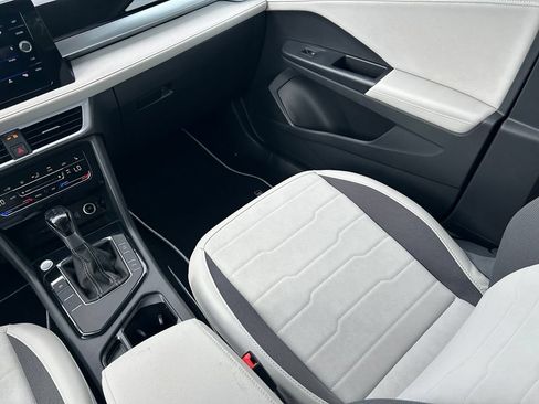 New 2026 Volkswagen Taos SE FWD image 11