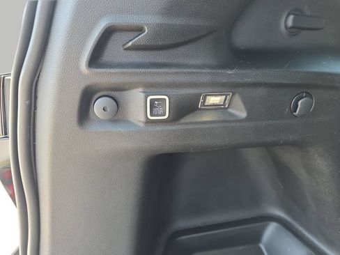 Used 2023 Jeep Grand Cherokee L Limited w/ Luxury Tech Group II AWD/4WD image 8