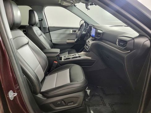 Used 2023 Ford Explorer XLT w/ Equipment Group 202A AWD/4WD image 19
