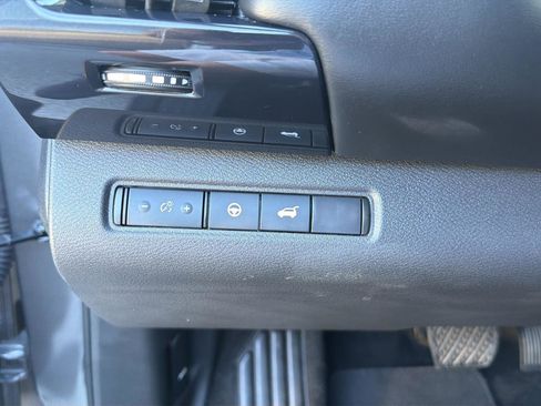 Used 2025 Nissan Pathfinder SV FWD image 20