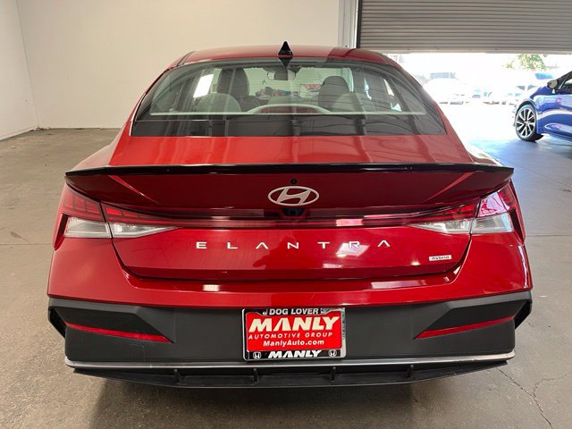 Used 2025 Hyundai Elantra SEL FWD image 4