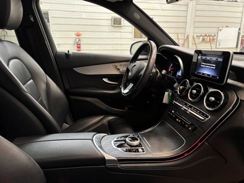 Used 2019 Mercedes-Benz GLC 300 4MATIC image 28