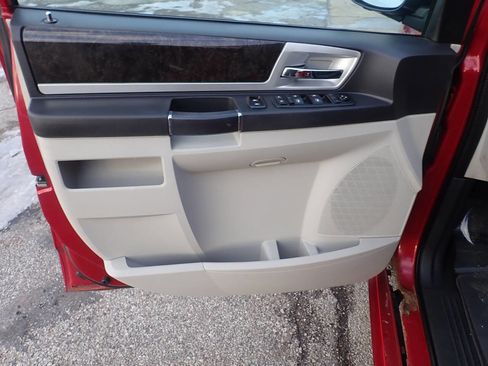 Used 2009 Dodge Grand Caravan SXT w/ Entertainment Group 2 image 10