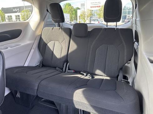 Used 2023 Chrysler Voyager LX image 15