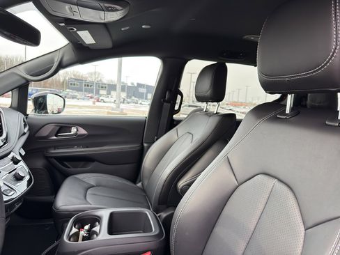 New 2026 Chrysler Pacifica Select image 27