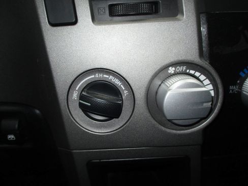 Used 2011 Toyota Tundra 4x4 CrewMax image 12