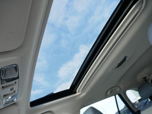 Used 2018 Subaru Outback 2.5i Limited image 32