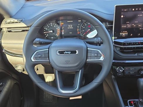 New 2026 Jeep Compass Latitude image 19