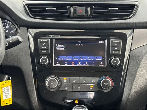 Used 2022 Nissan Rogue Sport S image 19