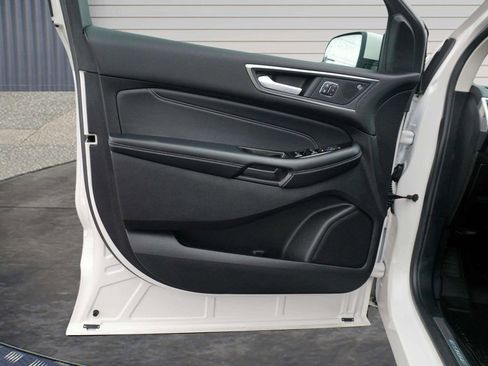 Used 2019 Ford Edge Titanium w/ Equipment Group 301A AWD/4WD image 16