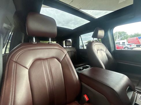 Used 2024 Ford Expedition Limited image 26