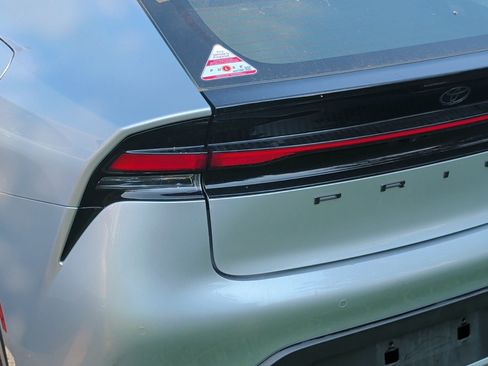 Certified 2025 Toyota Prius LE FWD image 7