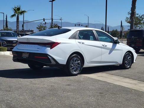 New 2026 Hyundai Elantra Hybrid FWD image 4