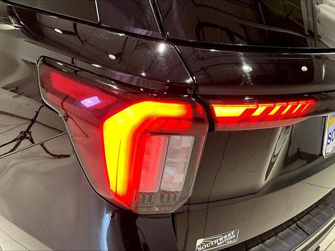 Used 2025 Ford Explorer ST-Line w/ ST-Line Street Pack AWD/4WD image 23