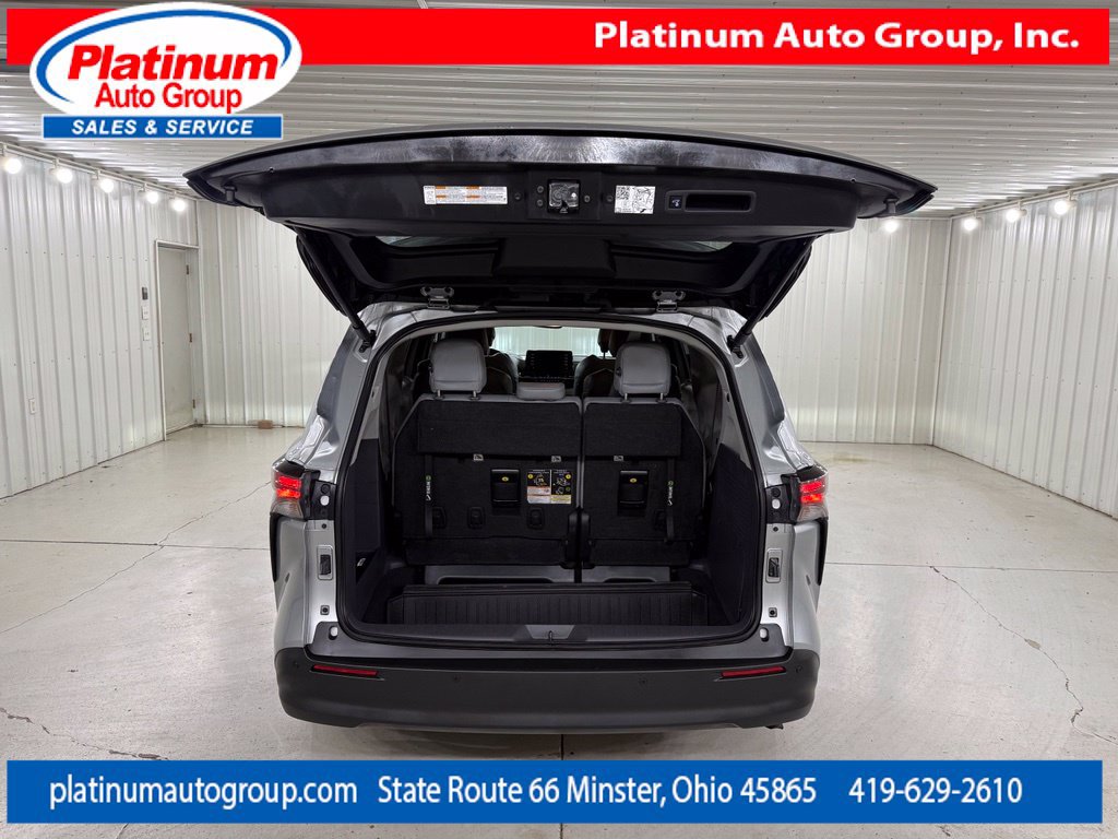 Used 2023 Toyota Sienna XLE AWD/4WD image 33