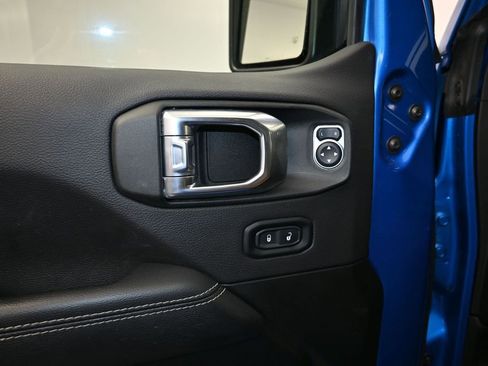 Used 2022 Jeep Gladiator Rubicon w/ LED Lighting Group AWD/4WD image 11