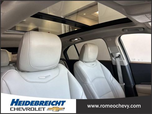 Used 2022 Cadillac XT4 Luxury w/ Cold Weather Package AWD/4WD image 35